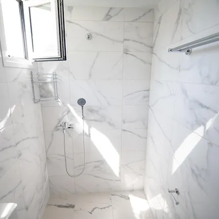 Kerasioti Apartament *
